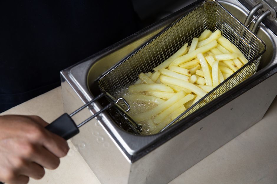 Air Fryer vs Oven Listrik: Mana Lebih Efisien untuk Dapur Hemat Energi? - Ilustrasi Teknis & Penggunaan